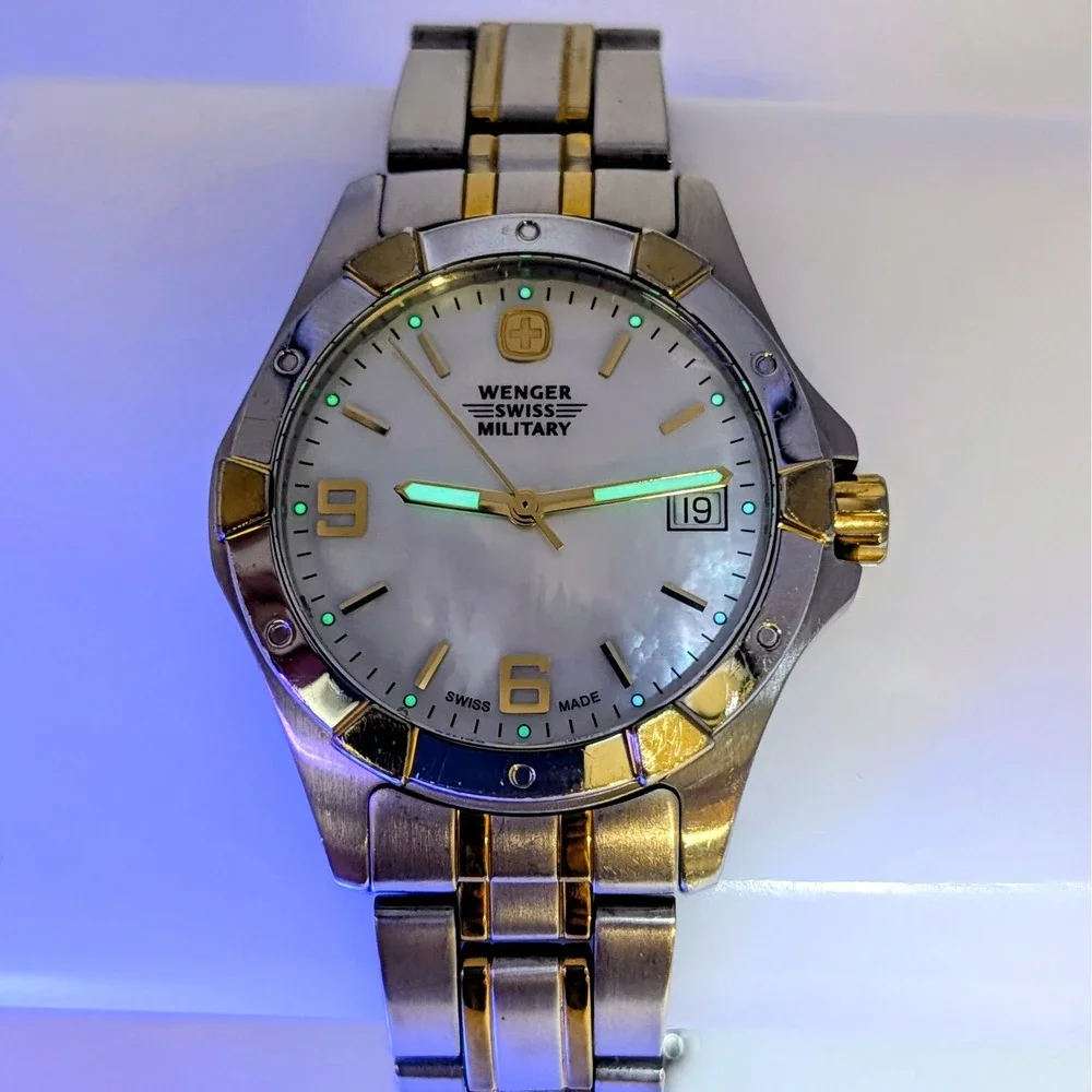 Wenger Swiss Military Elite 79093 Two Tone MOP Dial Quartz Watch Lume 33mm 8.5